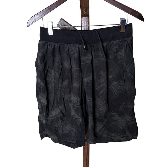 Lululemon THE Short Mens Medium - Picture 1 of 4